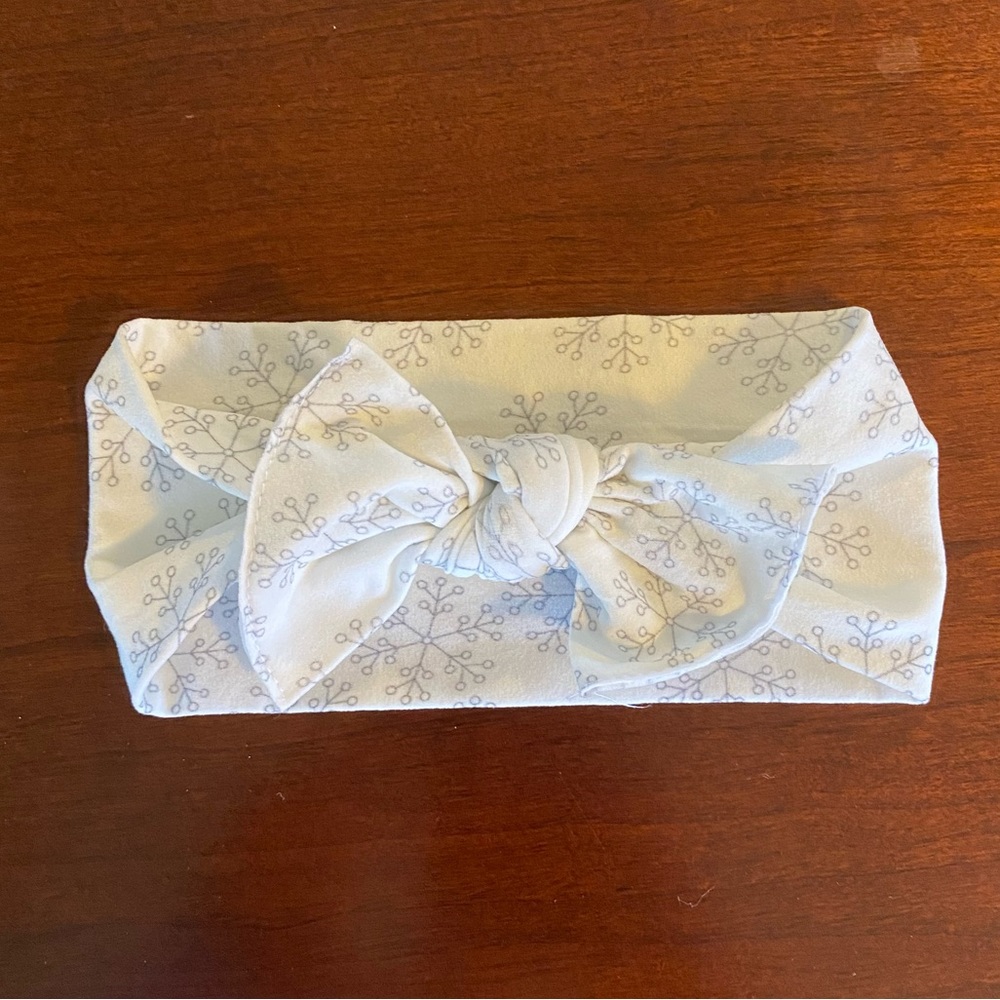 NWOT Snowflake Baby Bling Bow